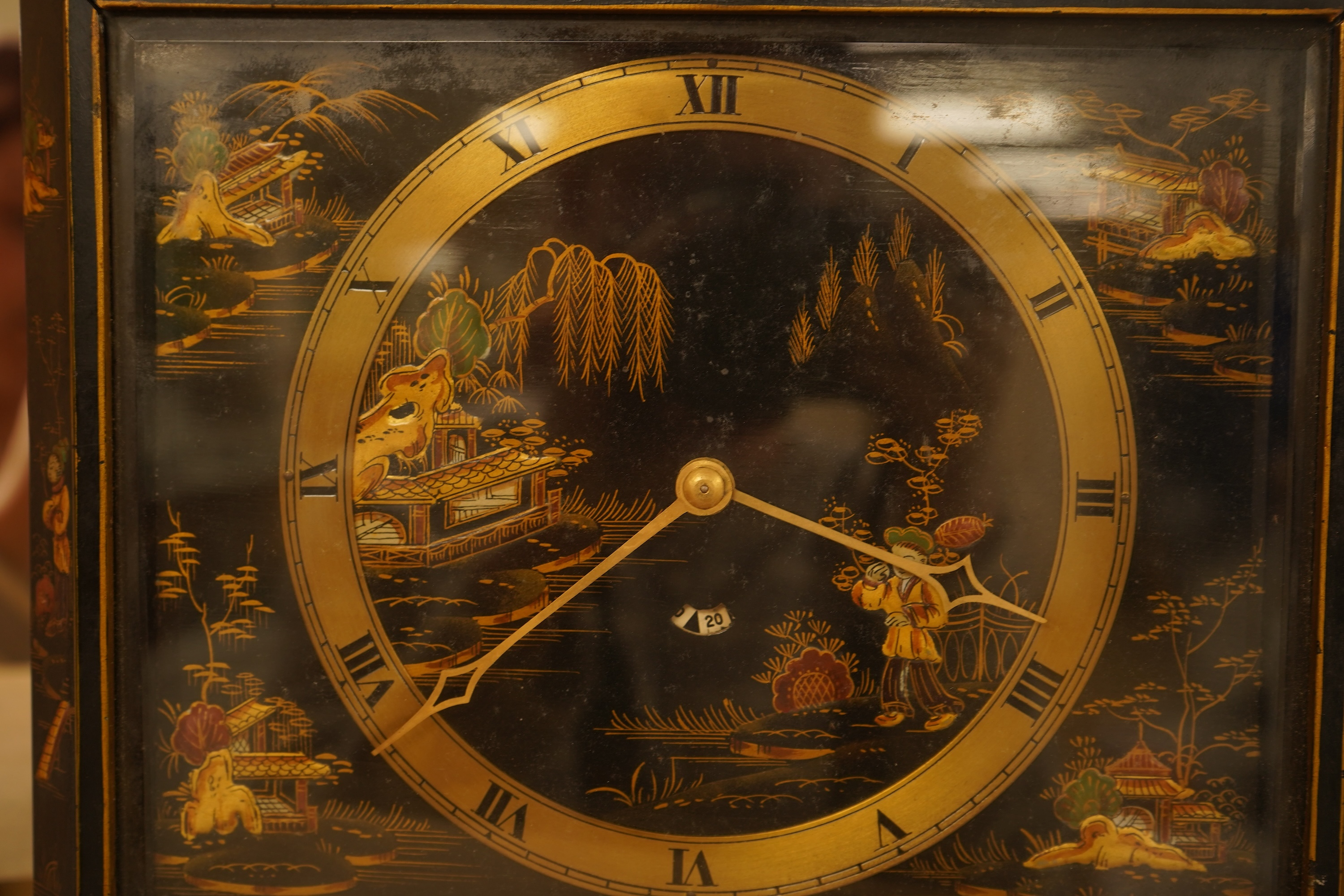 A Smith's electric chinoiserie lacquered mantel clock, 28cm wide
